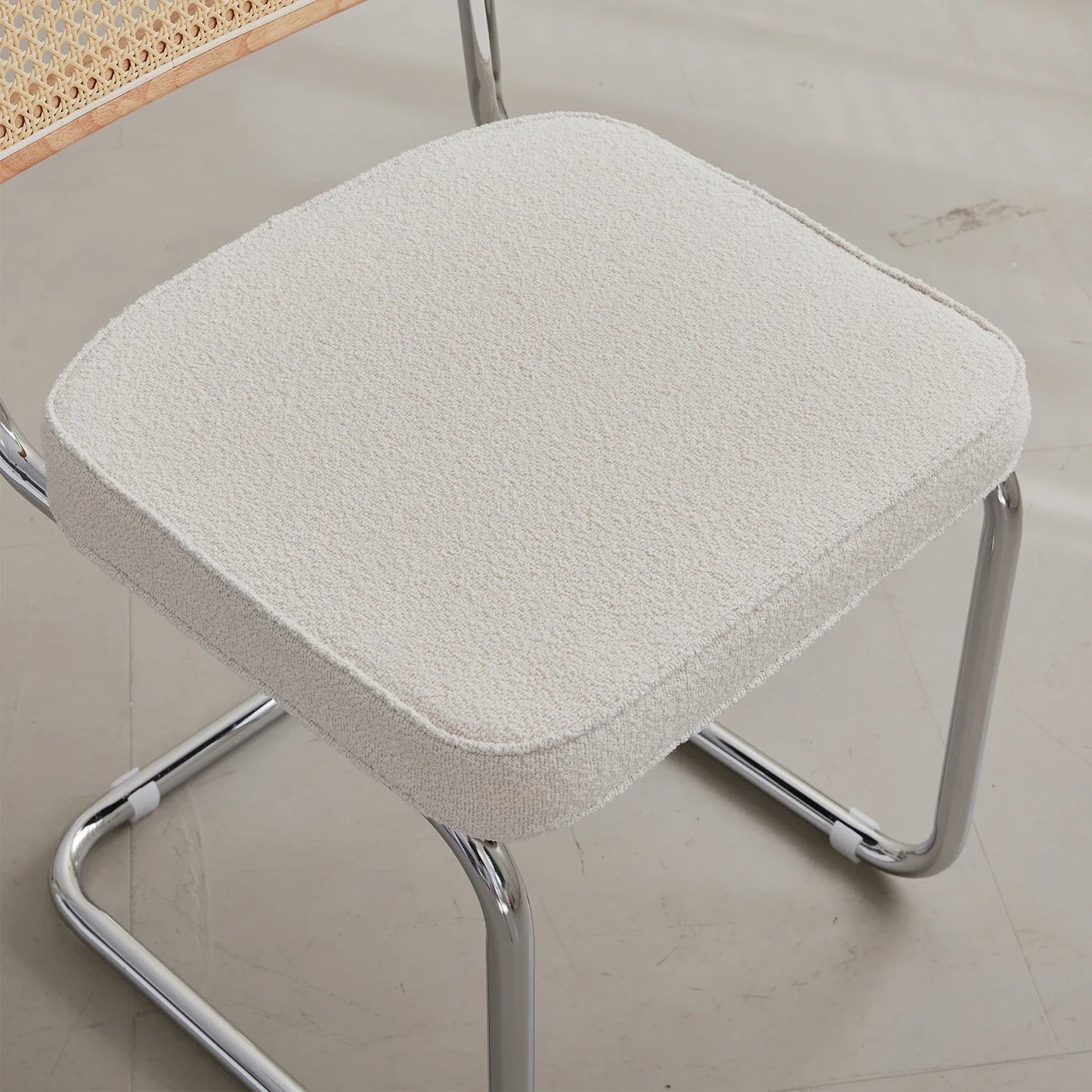 Set van 2 Retro Eetkamerstoelen – Rotan Look – Comfortabele Fluwelen Zitting – Stevig Metalen Frame – Boog Rugleuning – Natuurlijke Kleur