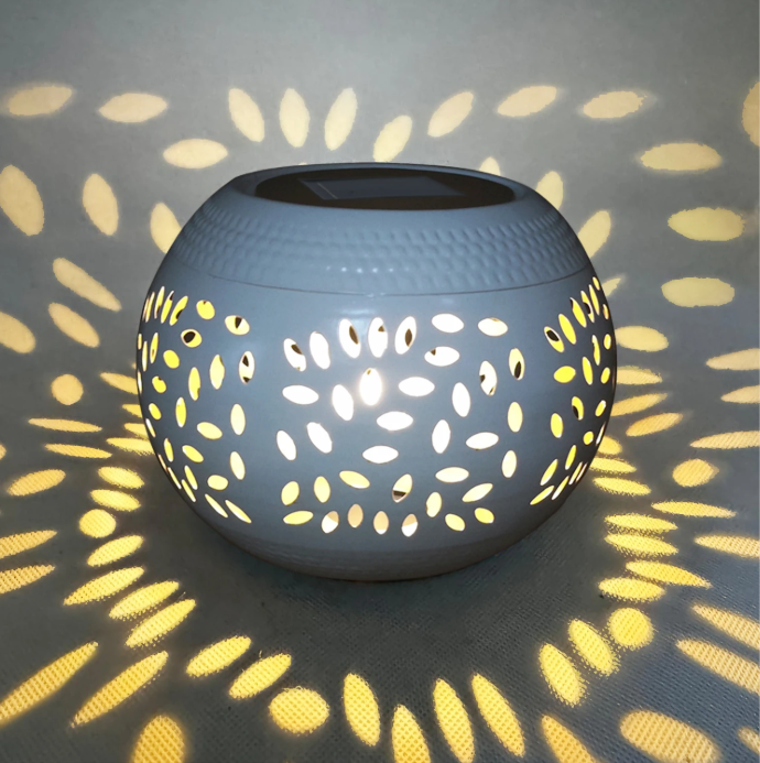 Solar LED Tuinlantaarn – Metalen Ellipsvormige Lantaarn, Waterdicht & Sfeervolle Schaduwprojectie