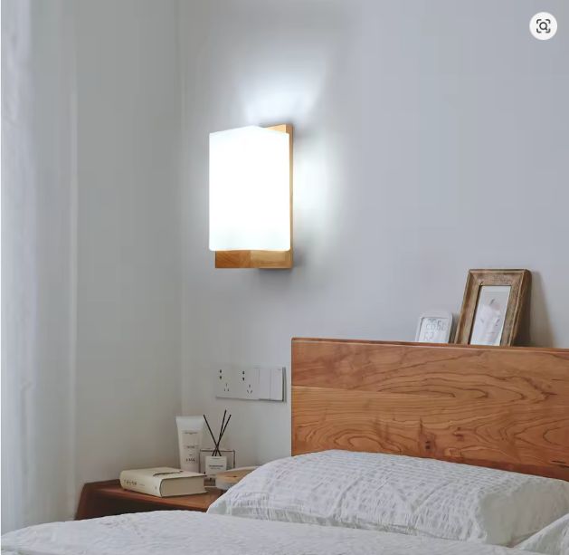 Moderne Houten Wandlamp – Minimalistisch Design met Glazen Kap, E27