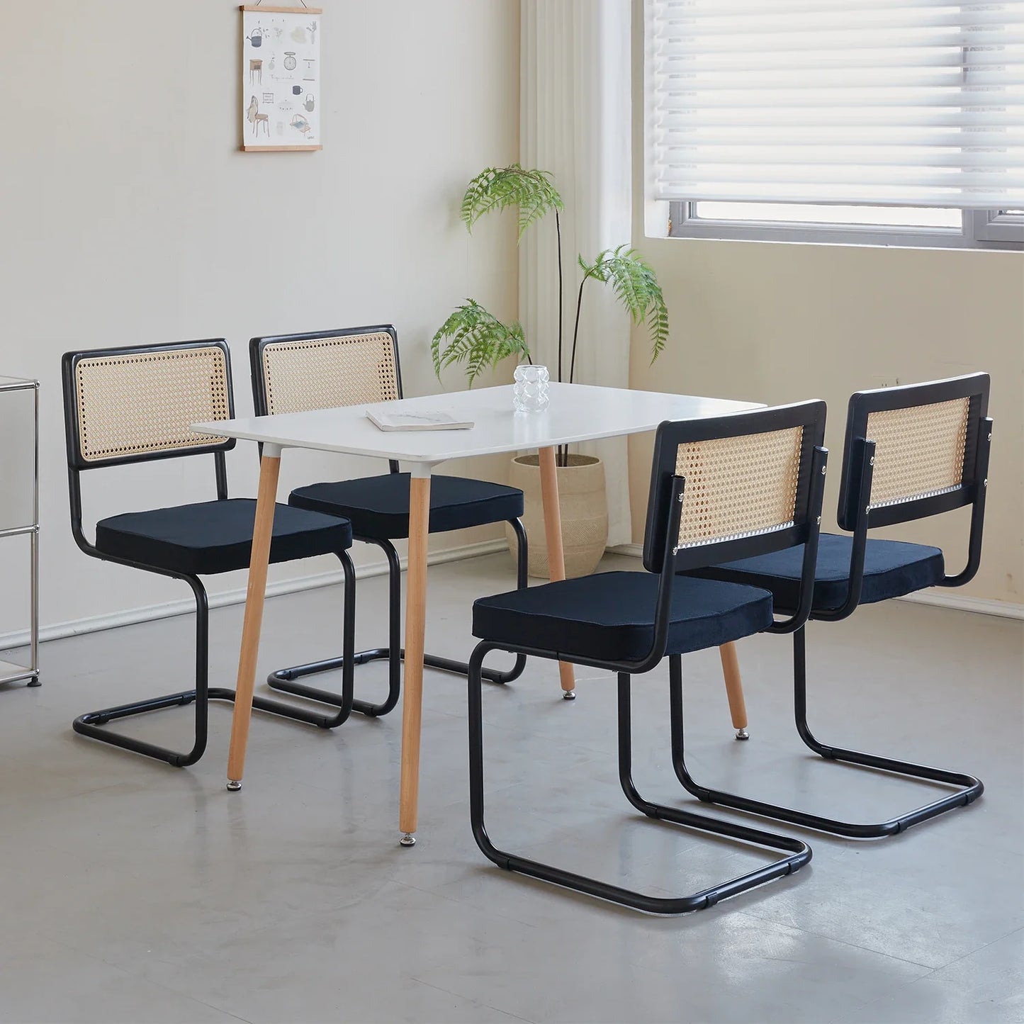 Set van 2 Retro Eetkamerstoelen – Rotan Look – Comfortabele Fluwelen Zitting – Stevig Metalen Frame – Boog Rugleuning – Natuurlijke Kleur