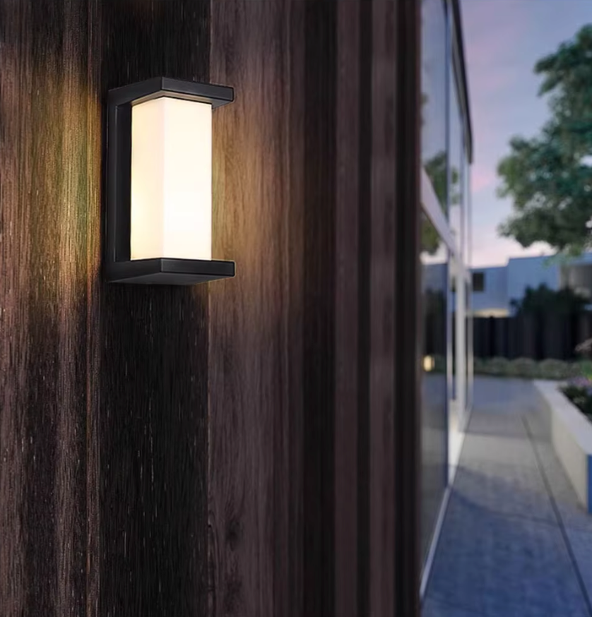 UniLights Buitenlamp met Bewegingssensor – Slimme en Weerbestendige LED Verlichting