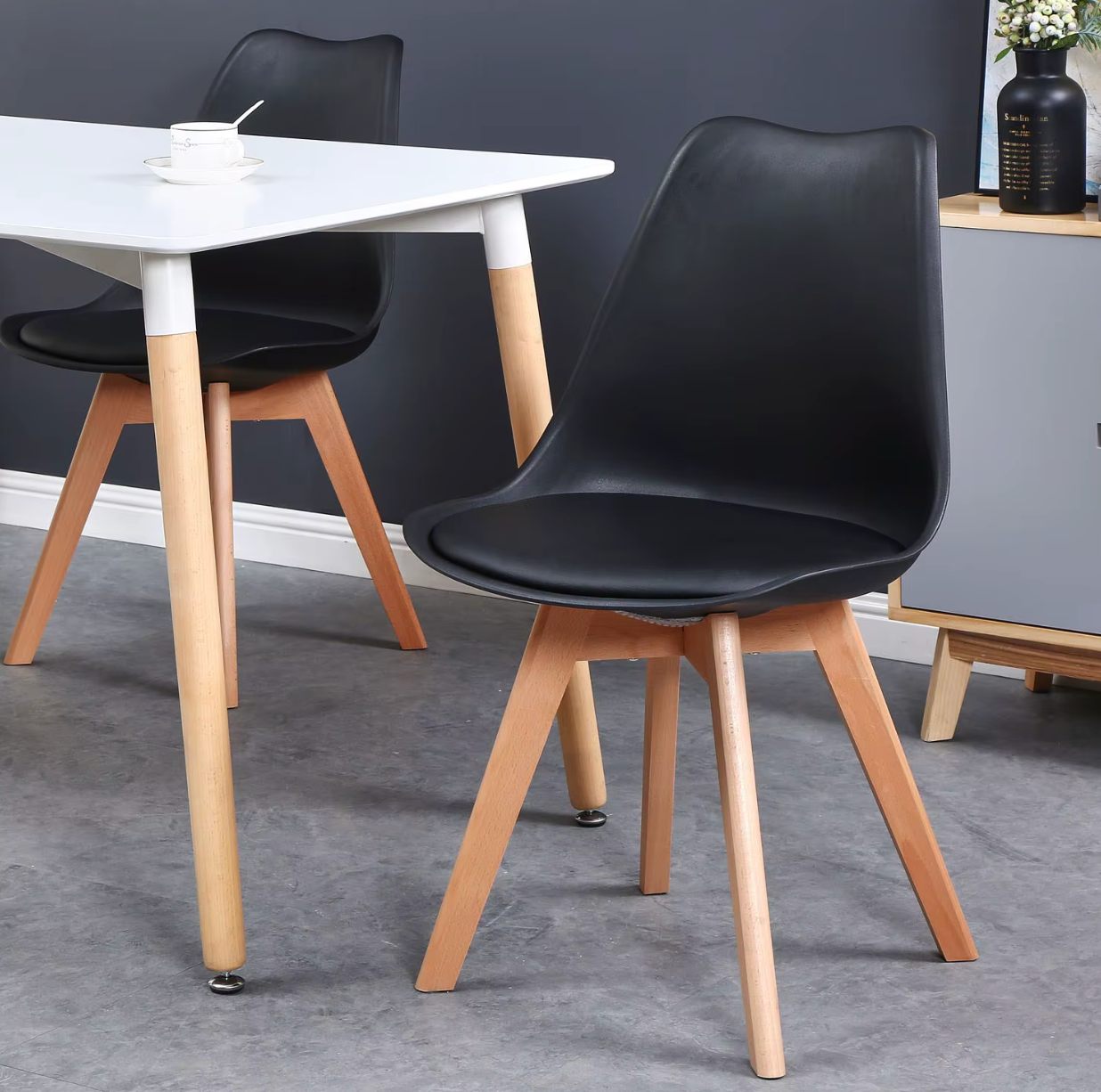 Set van 6 Scandinavische Eetkamerstoelen – PU-Lederen Zitting & Beukenhouten Poten