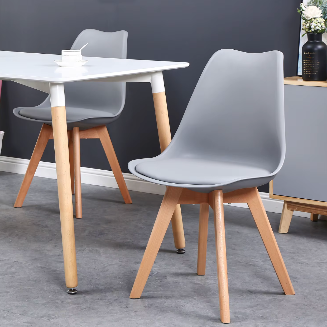 Set van 6 Scandinavische Eetkamerstoelen – PU-Lederen Zitting & Beukenhouten Poten