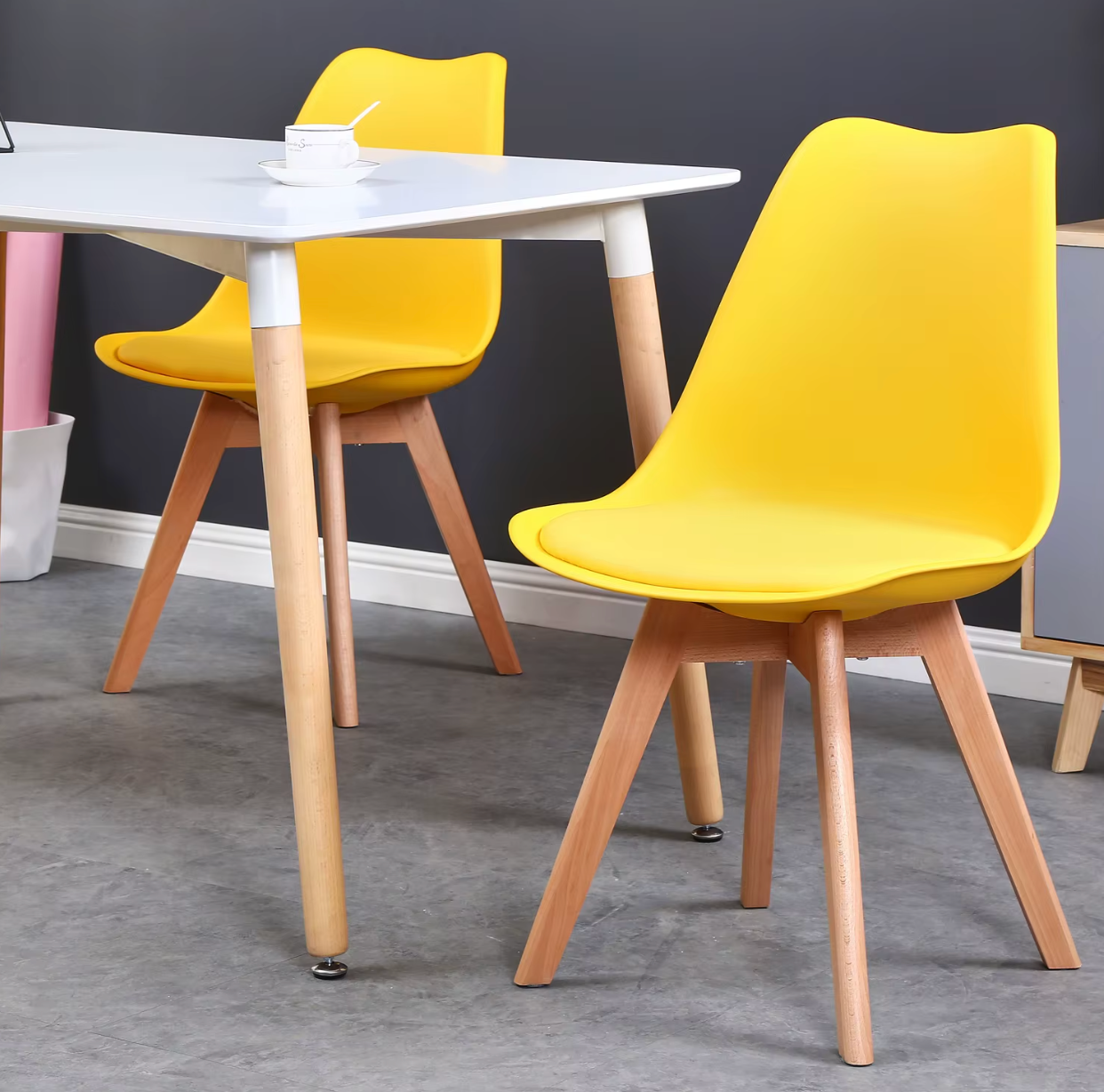 Set van 6 Scandinavische Eetkamerstoelen – PU-Lederen Zitting & Beukenhouten Poten