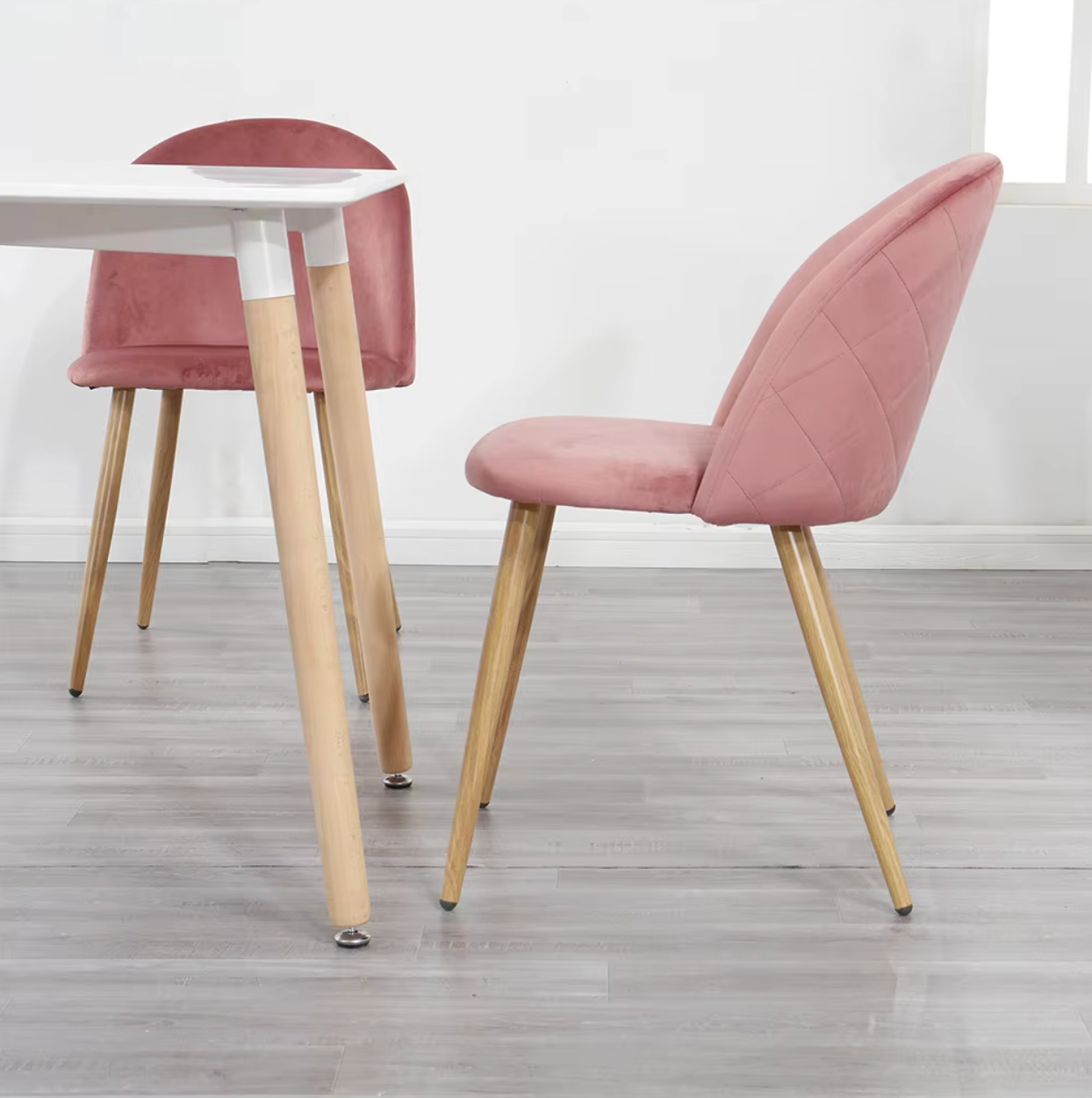 Set van 2/4/6 Fluwelen Eetkamerstoelen Roze – Zachte Zitting en Houten Poten