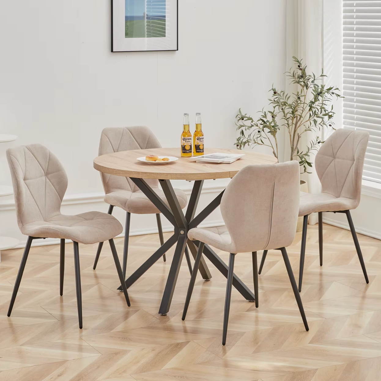 Set van 4 Moderne Eetkamerstoelen – Gevoerde Zitting & IJzeren Poten