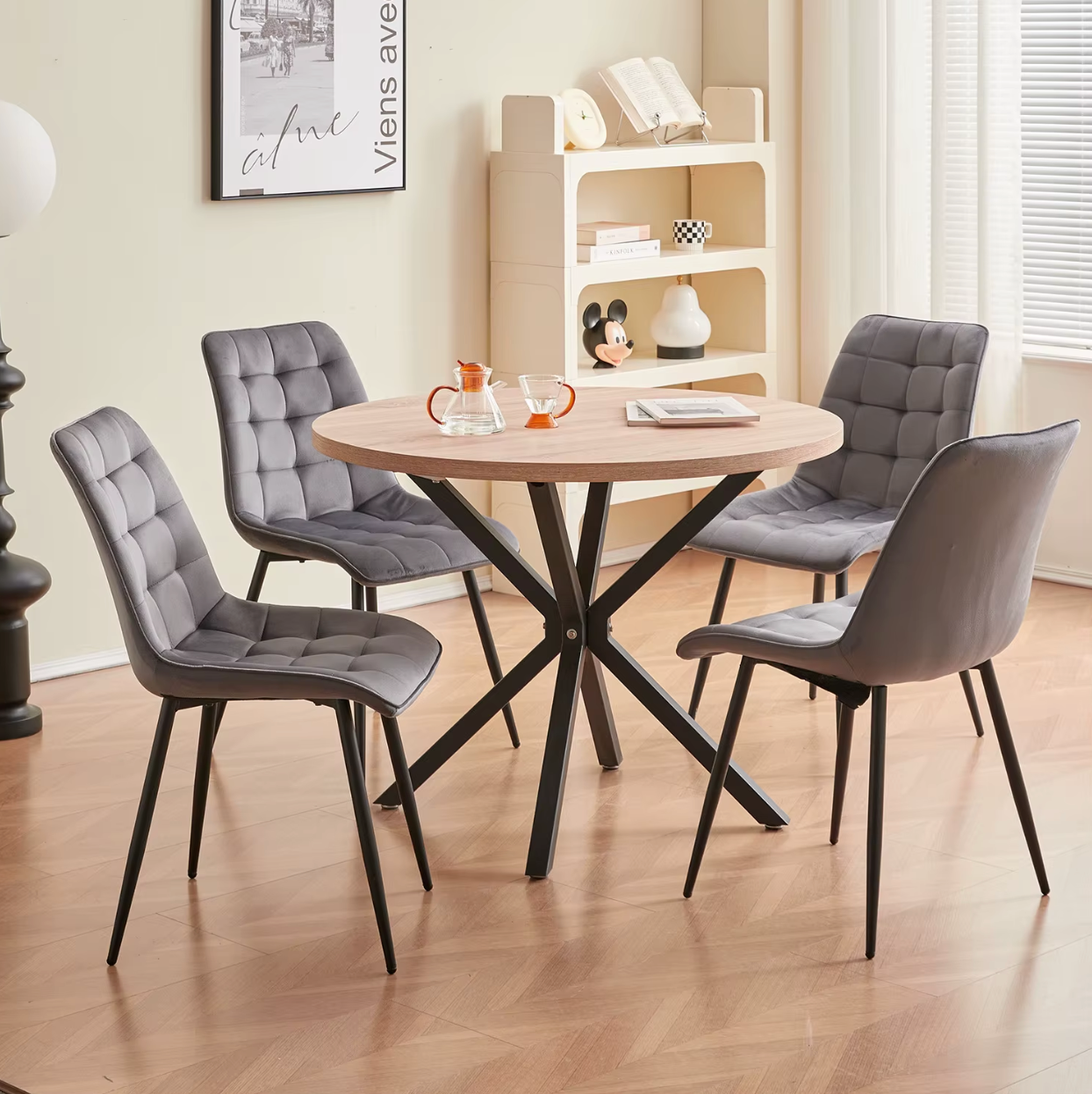 Set van 4 Moderne Eetkamerstoelen – Fluwelen Gewatteerde Zitting en IJzeren Poten