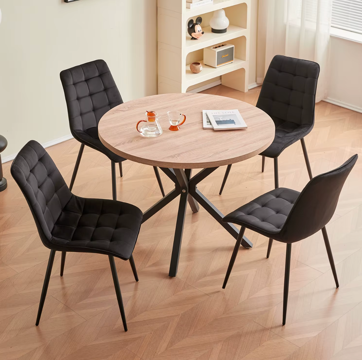 Set van 4 Moderne Eetkamerstoelen – Fluwelen Gewatteerde Zitting en IJzeren Poten