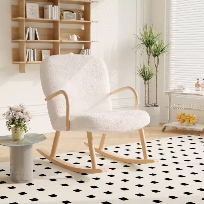 Beige Schommelstoel – Fauteuil met Houten Armleuningen en Zacht Kussen – Voor Woonkamer of Slaapkamer