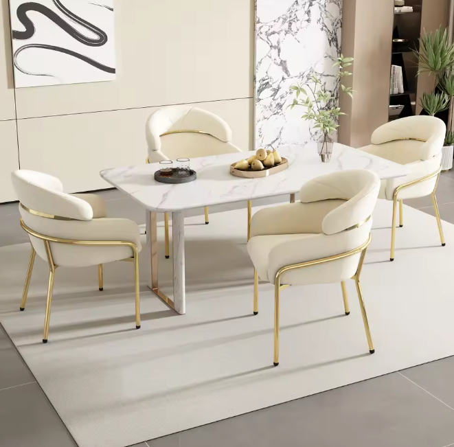 Luxe Fluwelen Eetkamerstoel – Gouden Poten – Getufte Rug