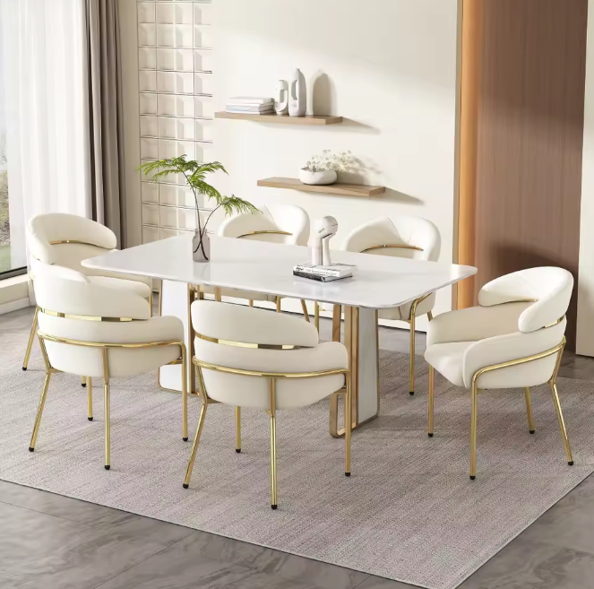 Luxe Fluwelen Eetkamerstoel – Gouden Poten – Getufte Rug