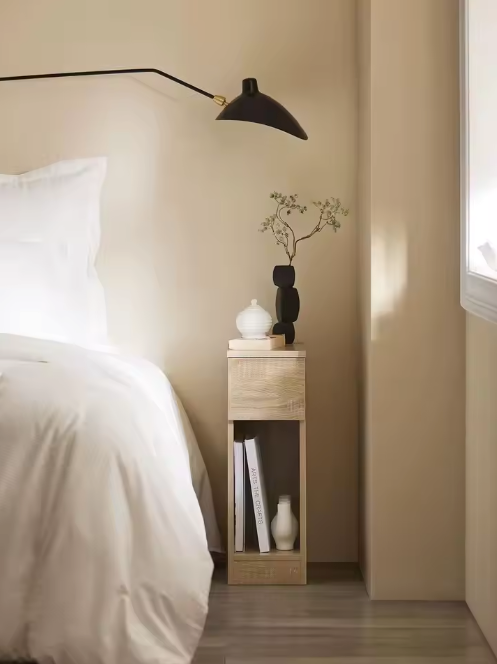 Smal nachtkastje met lade en open vak – 60cm hoog