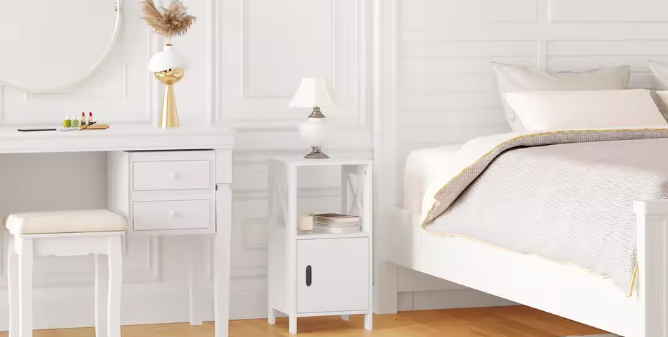 Set van 2 Smalle Nachtkastjes – Wit, 60 cm Hoog met Deur & Open Vaks