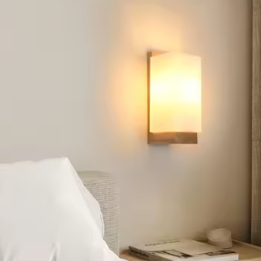 Moderne Houten Wandlamp – Minimalistisch Design met Glazen Kap, E27