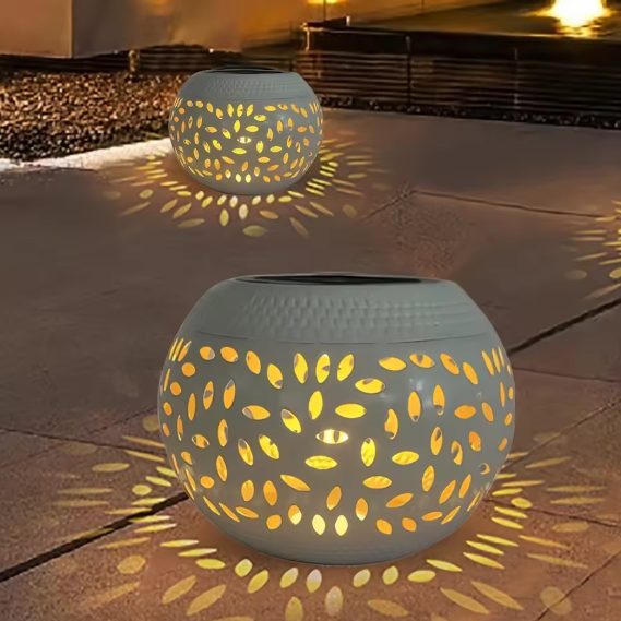 Solar LED Tuinlantaarn – Metalen Ellipsvormige Lantaarn, Waterdicht & Sfeervolle Schaduwprojectie