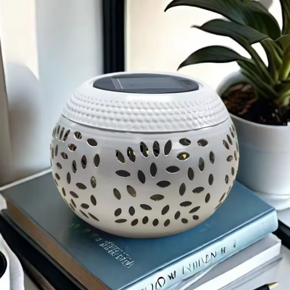 Solar LED Tuinlantaarn – Metalen Ellipsvormige Lantaarn, Waterdicht & Sfeervolle Schaduwprojectie