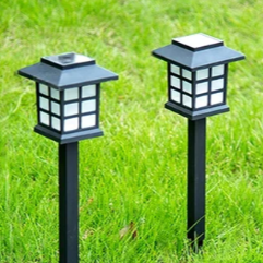 Solar LED Padverlichting – Waterdichte Tuinlampen voor Oprit, Terras & Gazon
