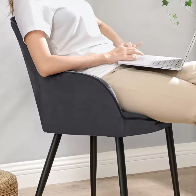 Set van 6 Fluwelen Eetkamerstoelen – Metalen Poten & Armleuningen, Modern en Comfortabel