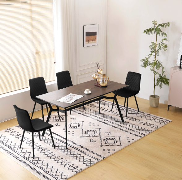 Set van 4 Scandinavische Eetkamerstoelen – Fluwelen Zitting & Metalen Poten, Modern en Comfortabel