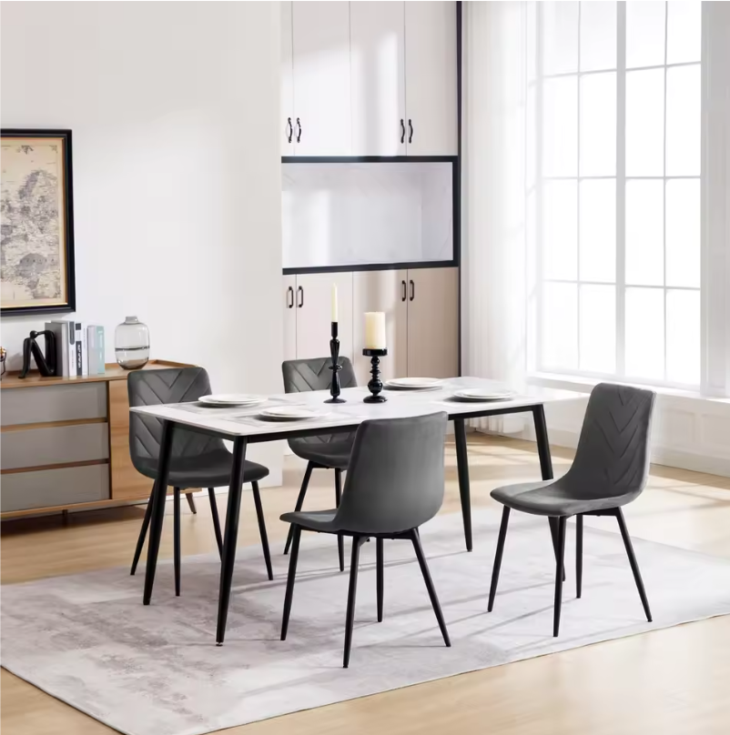 Set van 4 Fluwelen Eetkamerstoelen – Metalen Poten & Ergonomisch Ontwerp