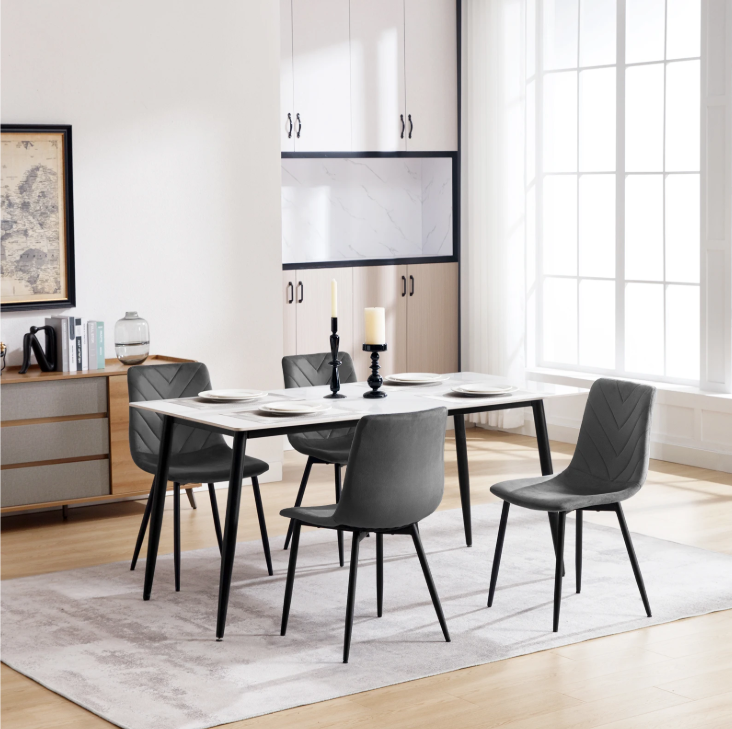 Set van 4 Fluwelen Eetkamerstoelen – Metalen Poten & Ergonomisch Ontwerp