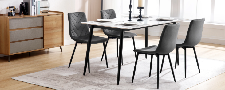 Set van 4 Fluwelen Eetkamerstoelen – Metalen Poten & Ergonomisch Ontwerp