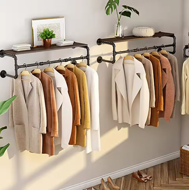 Industriële Wandkapstok met Houten Plank – Kledingrek van Metaal & Hout