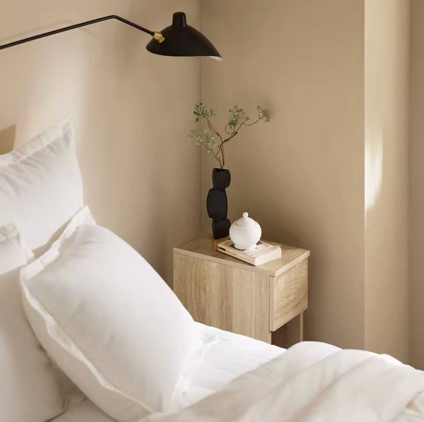 Smal nachtkastje met lade en open vak – 60cm hoog