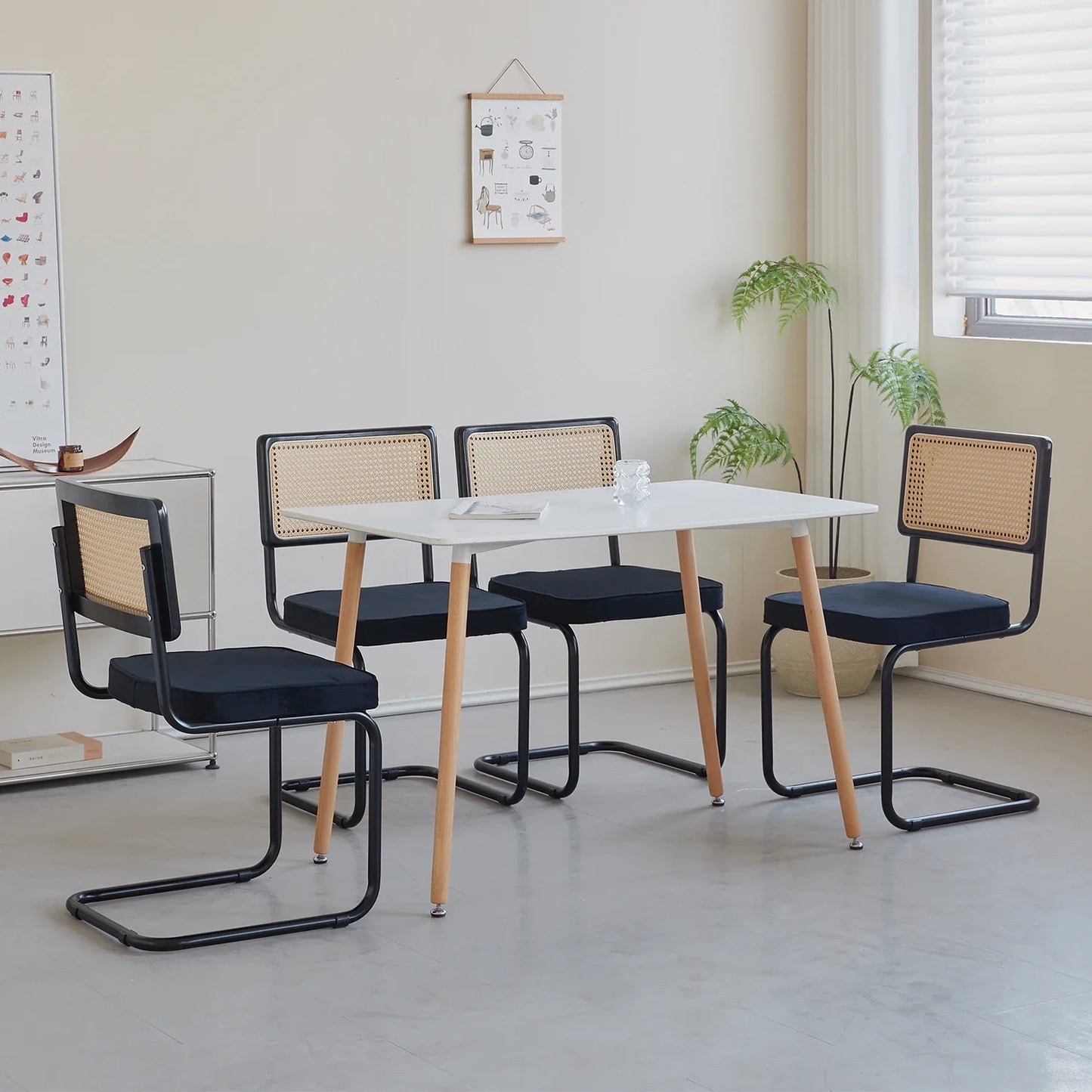 Set van 2 Retro Eetkamerstoelen – Rotan Look – Comfortabele Fluwelen Zitting – Stevig Metalen Frame – Boog Rugleuning – Natuurlijke Kleur